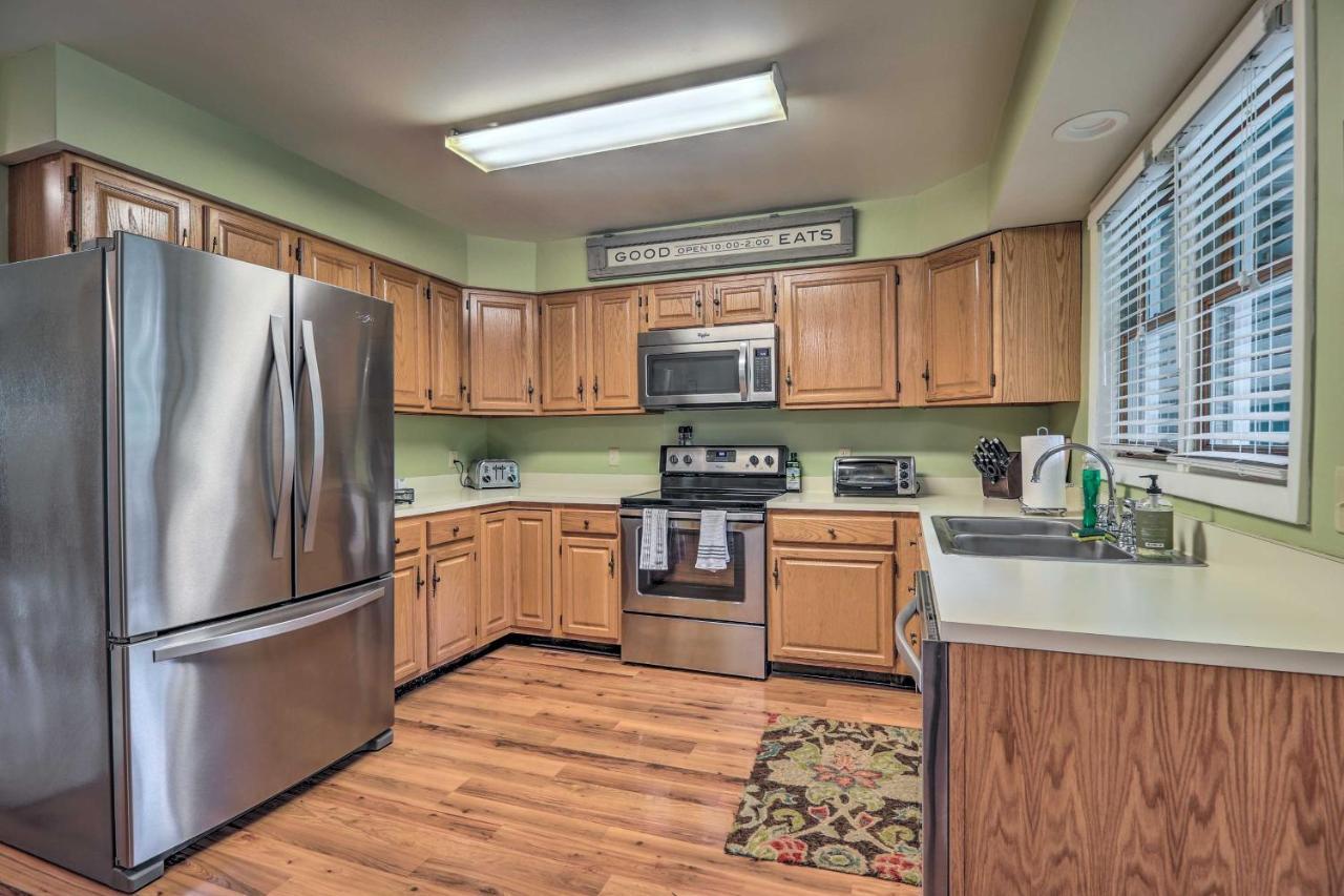 Lake Placid Gem With Patio And Views Less Than 1 Mi To Beach! Luaran gambar